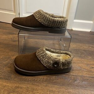 Clarks Chocolate Knit Cuff Slippers